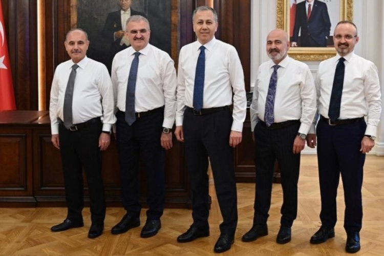 İ&ccedil;işleri Bakanı Yerlikaya, yeni yardımcılarını tebrik etti