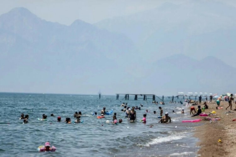 Antalya'da sıcaklık 32 dereceye ulaştı!