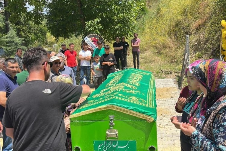 Ağa&ccedil; altında kalarak hayatını kaybeden k&ouml;y muhtarı toprağa verildi
