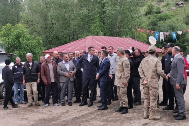 Vali Memiş ve B&uuml;y&uuml;kşehir Belediye Başkanı Sekmen, yangın mağdurlarını dinledi