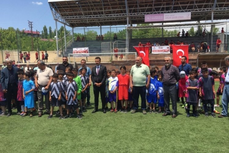 Ahlatlı şehitler anısına futbol turnuvası d&uuml;zenlendi