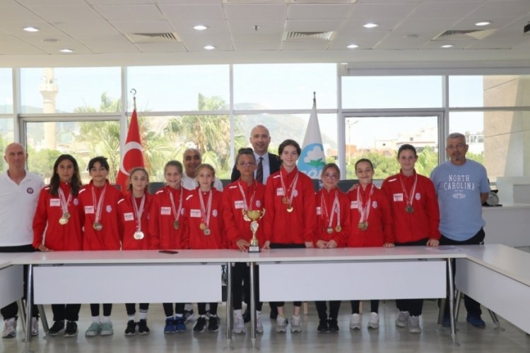 Başkanı Arıkan, T&uuml;rkiye Şampiyonlarının sevicini paylaştı