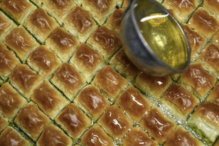 Araştırmaya g&ouml;re en az &uuml;&ccedil; Yunan'dan biri baklavanın T&uuml;rklere ait olduğunu d&uuml;ş&uuml;n&uuml;yor