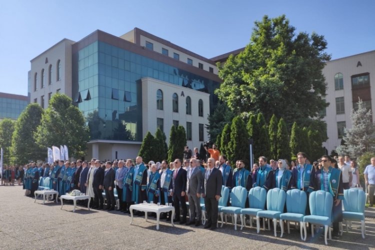 Bursa Teknik &Uuml;niversitesi'nde mezuniyet coşkusu