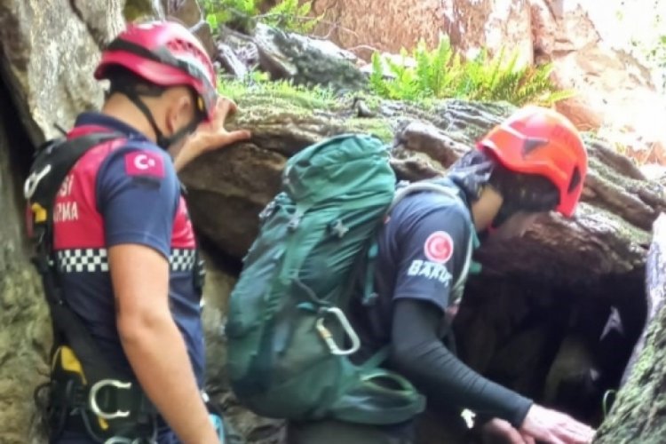 T&uuml;rkiye'nin konuştuğu Bursa'daki gizemli mağara bulundu