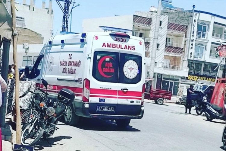 Mardin Nusaybin'de otomobil ile motosiklet &ccedil;arpıştı