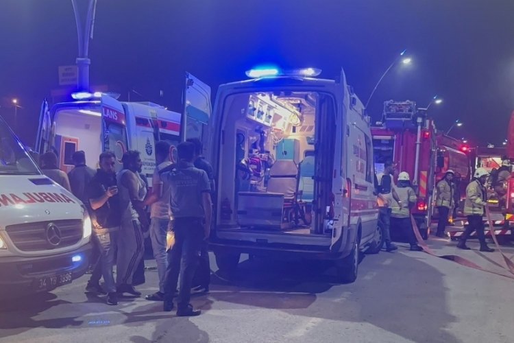 İstanbul Arnavutk&ouml;y'de 5 katlı binada yangın