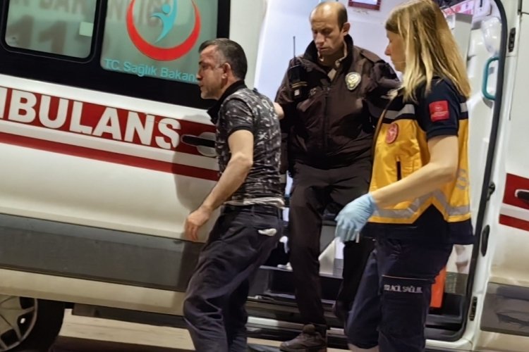 Bursa'da 20 kişilik grup uyuşturucu sattığı iddia edilen şahsı d&ouml;vd&uuml;