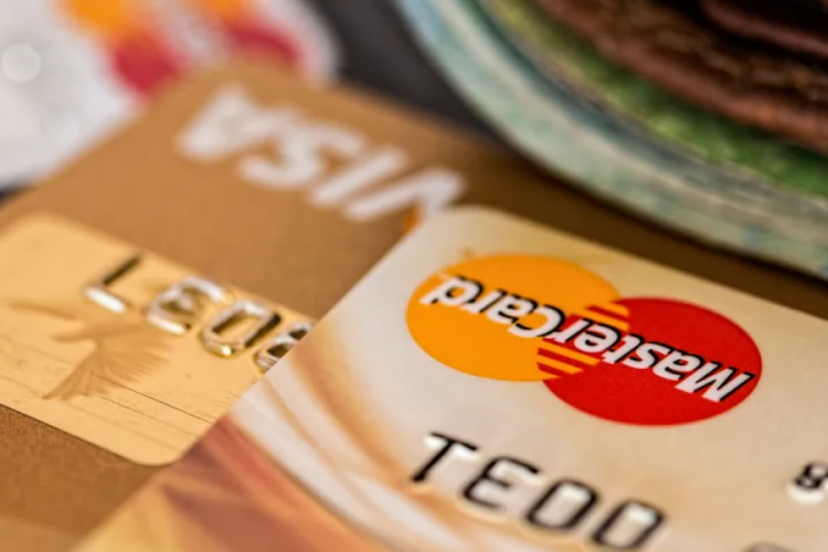Merkez Bankasının faiz y&uuml;kseltmesinin ardından kredi kartları i&ccedil;in yeni hamle geldi!
