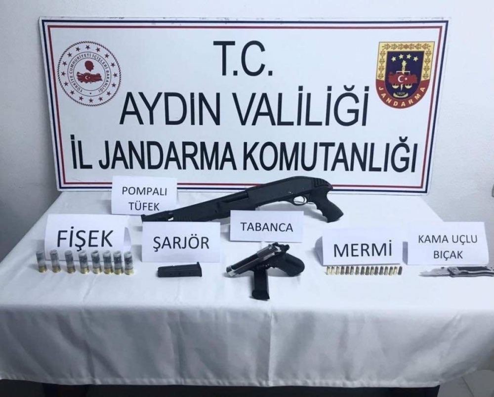 Ş&uuml;phe &uuml;zerine durdurulan şahıslardan silah ele ge&ccedil;irildi