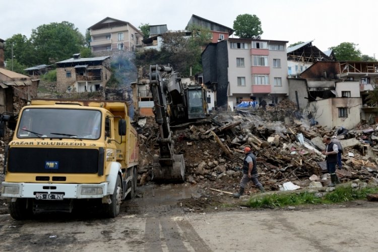 Yangında zarar g&ouml;renlere 125 bin nakdi destek