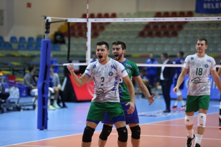 Bursa B&uuml;y&uuml;kşehir Belediyespor Emre Berat Fırat'la devam ediyor
