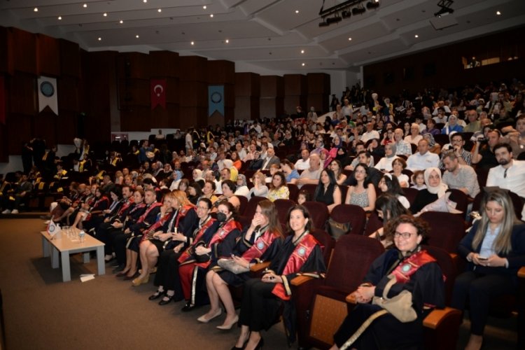BU&Uuml;'de gen&ccedil; mimarların mezuniyet sevinci