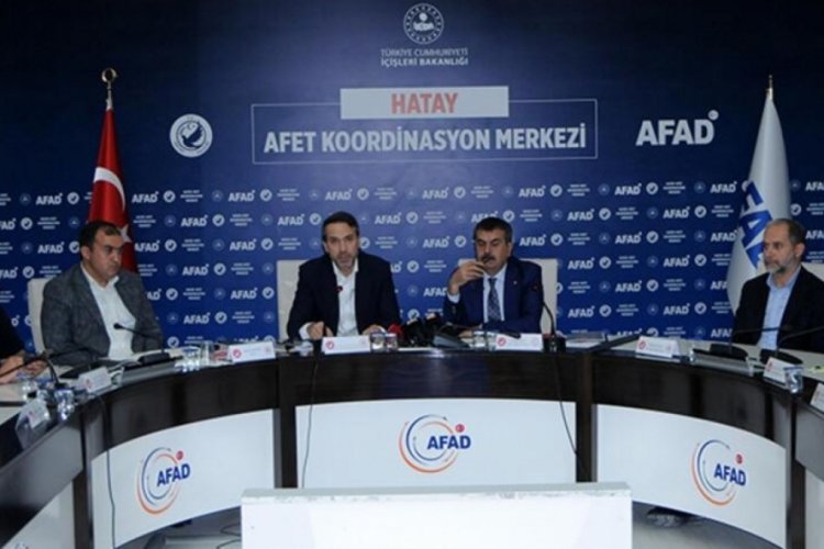 Bakanlar Bayraktar ve Bakan Tekin Hatay AFAD Kriz Merkezi'nde