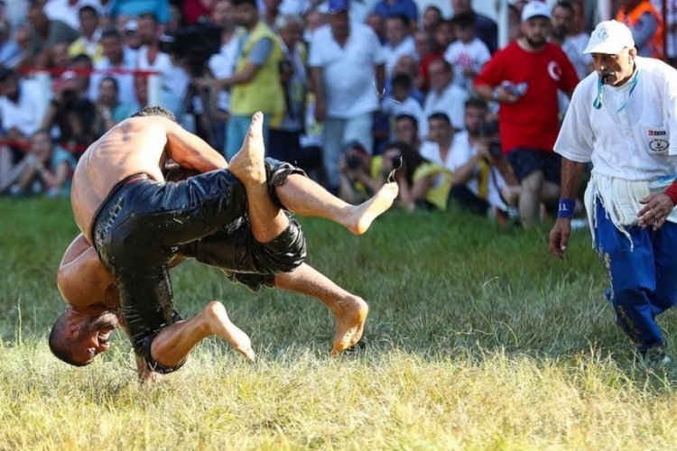 341 pehlivan meydana &ccedil;ıkıyor