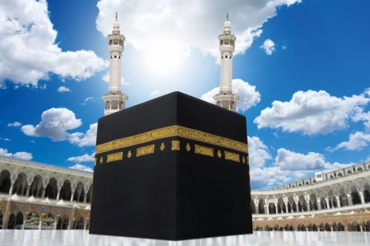 Hacı adayları bayram &ouml;ncesi son cuma namazını Kabe'de kıldı