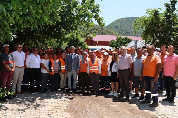 Başkan Oktay personelle bayramlaştı