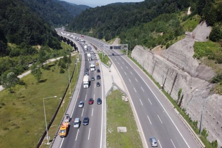 Anadolu Otoyolu'nda zincirleme kaza: 9 yaralı
