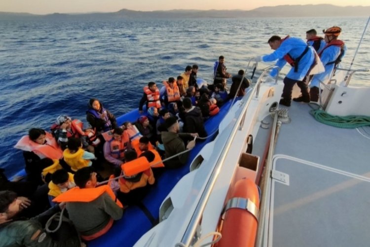 &Ccedil;anakkale Ayvacık a&ccedil;ıklarında 43 g&ouml;&ccedil;men yakalandı