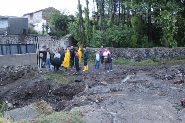 Iğdır'da sağanak hayatı fel&ccedil; etti