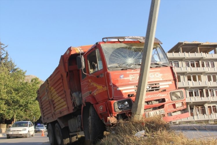 Hatay Defne'de feci kaza: 3 yaralı