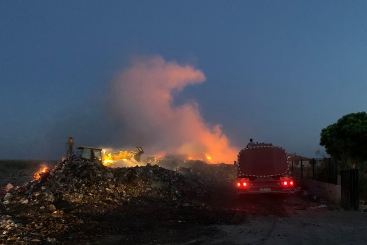 Hatay'da &ccedil;&ouml;pl&uuml;kte yangın