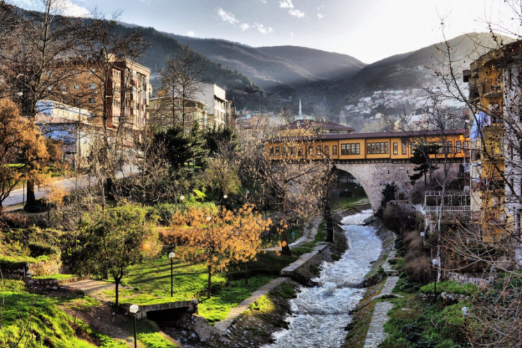 Sıcaklıklar mevsim normallerinde seyrediyor! Peki, Bursa'da bug&uuml;n hava nasıl olacak?