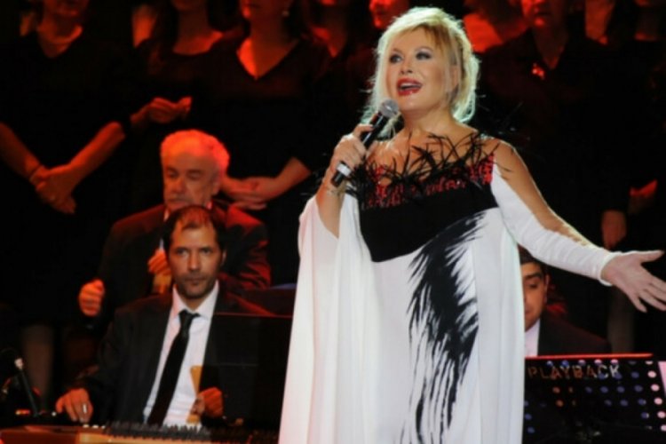 Emel Sayın gen&ccedil;lik fotoğrafını paylaştı!