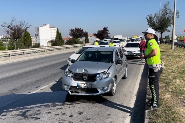 Eskişehir'de 9 aracın karıştığı zincirleme kazada 5 kişi yaralandı