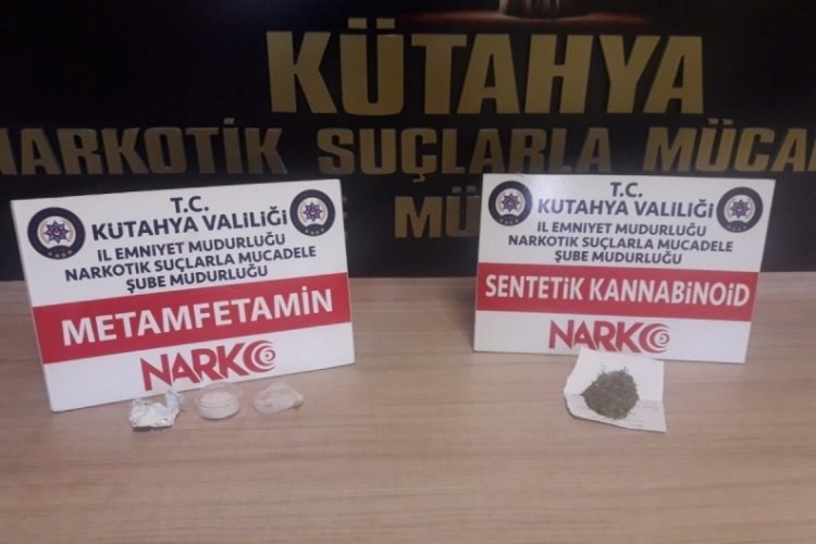 K&uuml;tahya'da ş&uuml;pheli şahsın &uuml;zerinde uyuşturucu madde &ccedil;ıktı!