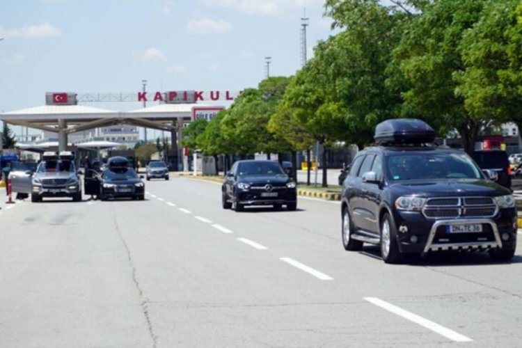 Edirne Kapıkule'den 100 bin gurbet&ccedil;i giriş yaptı!