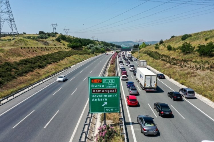Bursa&nbsp;Batı ve&nbsp;Bursa&nbsp;Kuzey Gişeleri'nde yoğunluk yaşanıyor