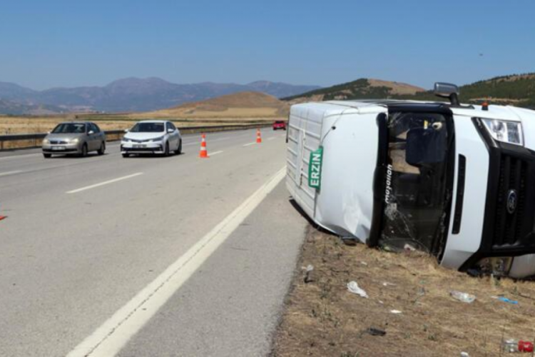 Gaziantep'te tarım iş&ccedil;ilerini taşıyan minib&uuml;s devrildi!