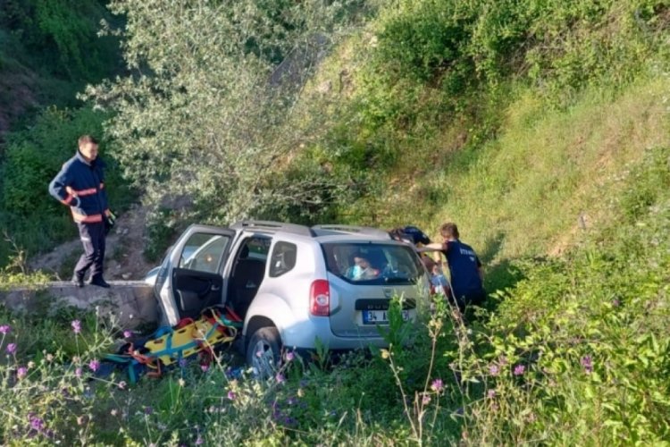 Kastamonu'da cip istinat duvarına &ccedil;arparak durabildi! 4 yaralı
