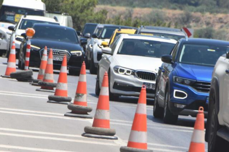 Bodrum'da bayram yoğunluğu! 48 saatte 35 binden fazla ara&ccedil; giriş yaptı