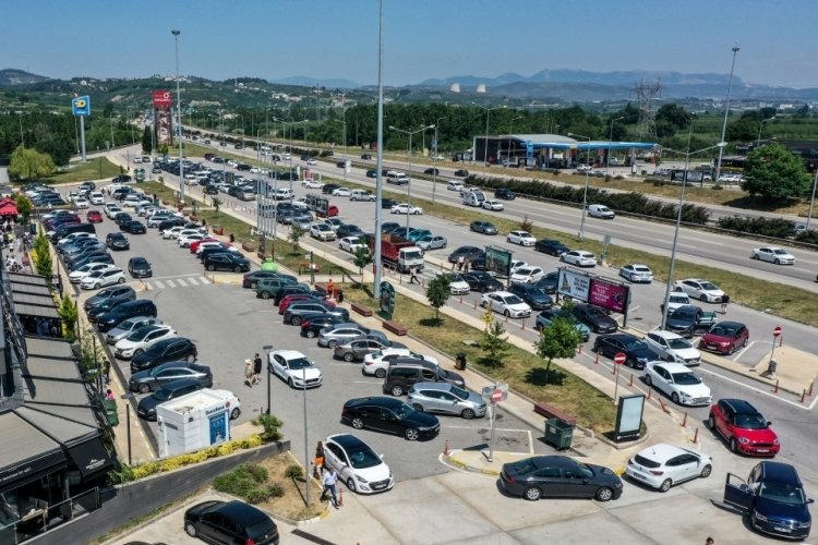 İstanbul-İzmir Otoyolu'ndaki tesislerde bayram tatili yoğunluğu