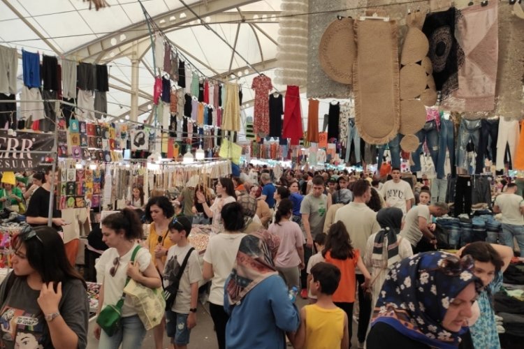 Her şey bu pazarda demiştik! Bayram &ouml;ncesi iğne atsan yere d&uuml;şmeyecek