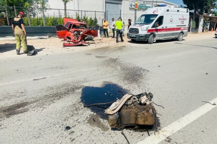 Bursa'da duvara &ccedil;arpan otomobilin s&uuml;r&uuml;c&uuml;s&uuml; yola fırladı