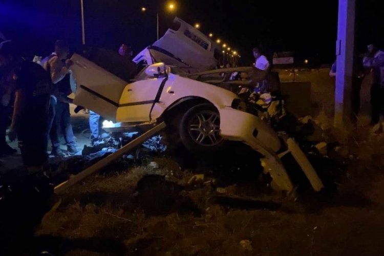 Osmaniye'de kontrolden &ccedil;ıkan otomobil karşı şeride ge&ccedil;ti: 2 &ouml;l&uuml;