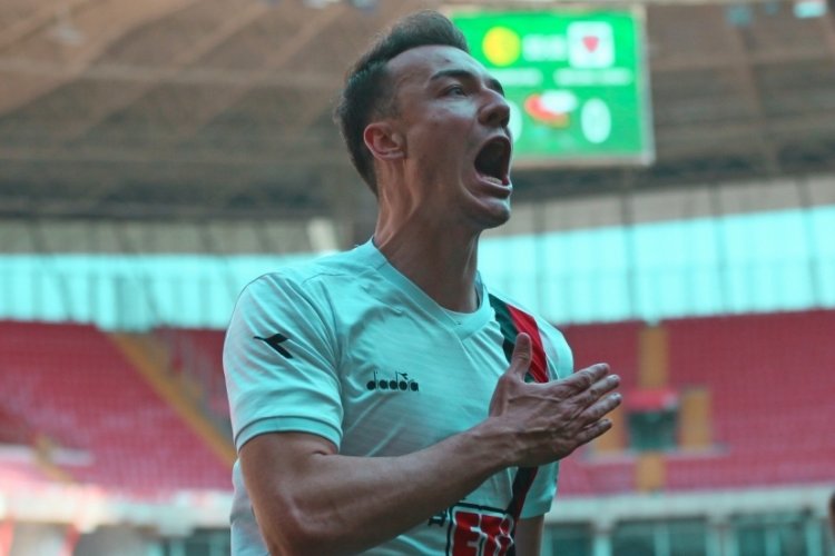 Onur Arı, Eskişehirspor'dan ayrıldığını duyurdu