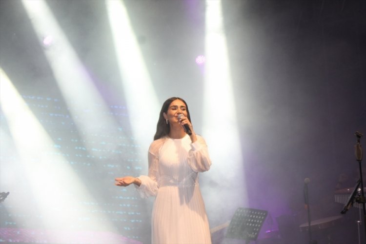 Elif Buse Doğan Samsun'da kulakların pasını sildi