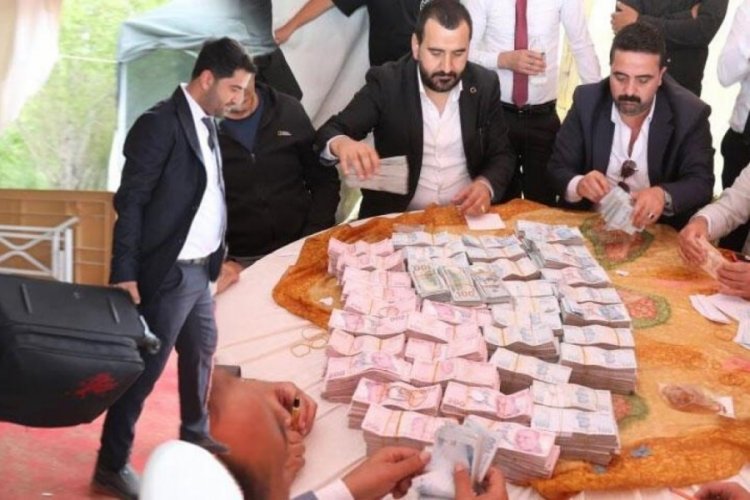 Aşiret d&uuml;ğ&uuml;n&uuml;nde servet takıldı!