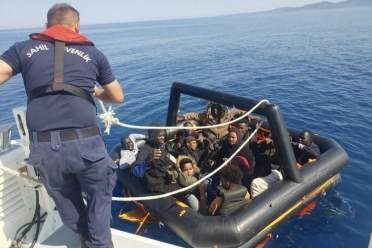 Yunan unsurlarınca &ouml;l&uuml;me terk edilen 14 ka&ccedil;ak g&ouml;&ccedil;men kurtarıldı