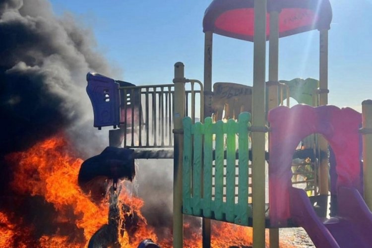 Tekirdağ'da &ccedil;ocuk oyun parkında yangın