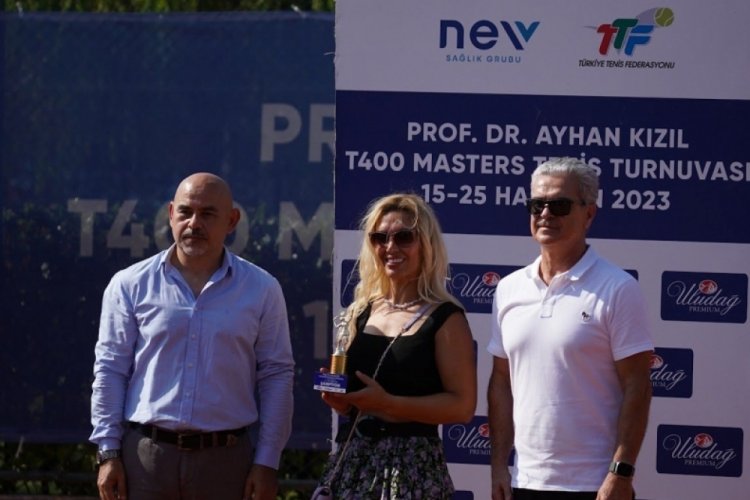 Prof. Dr. Ayhan Kızıl T400 Masters Tenis Turnuvası'nda şampiyonlar belli oldu