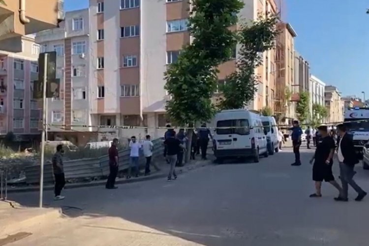 İstanbul G&uuml;ng&ouml;ren'de sokak ortasında silahlı saldırı: 1 &ouml;l&uuml;
