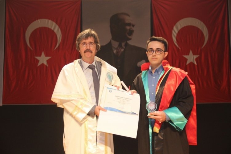 Bursa'da hukuk&ccedil;uların mezuniyet heyecanı
