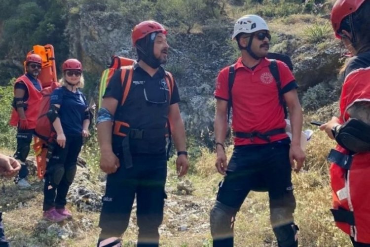 Manisa'da Spil Dağı'na tırmanış yaparken d&uuml;şen dağcı yaralı kurtarıldı