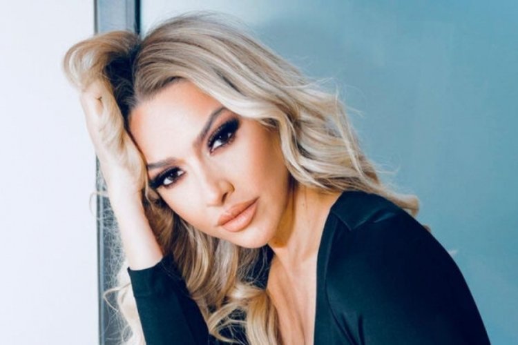 Hadise'den tatil pozu