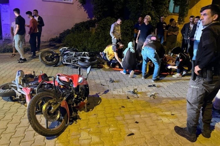 Kars'ta 2 motosiklet &ccedil;arpıştı: 2 s&uuml;r&uuml;c&uuml; ağır yaralı
